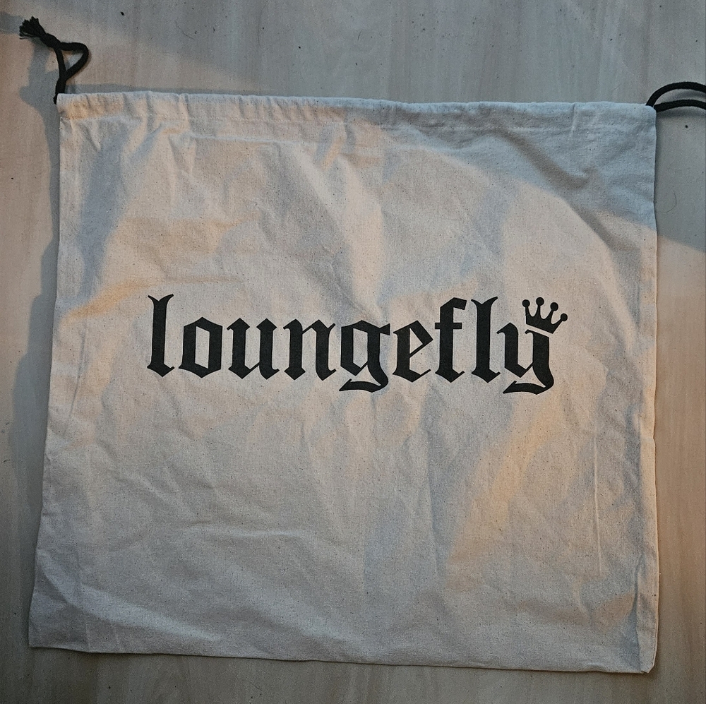 LOUNGEFLY DRAWSTRING DUSTBAG. Approx Measurements H 17” x W 18”